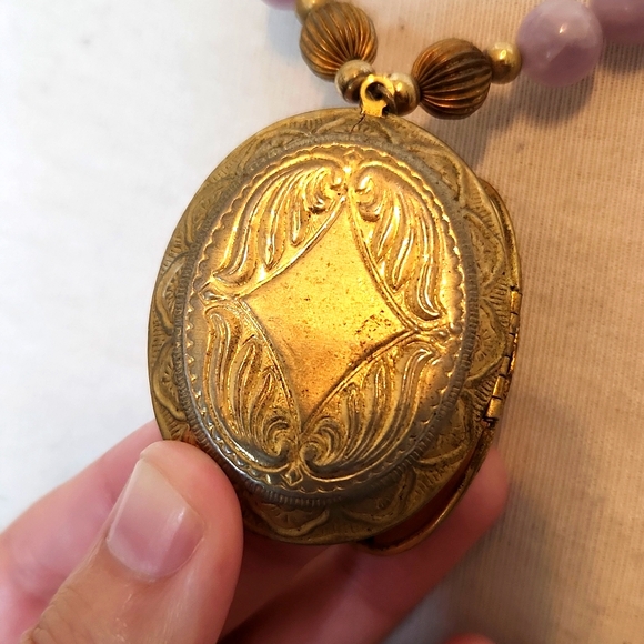 Vintage Cloisonne Oval Locket Necklace - Picture 4 of 6